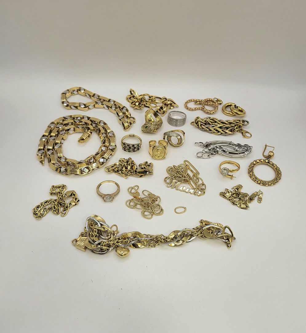 Vari oggetti in oro pietre 