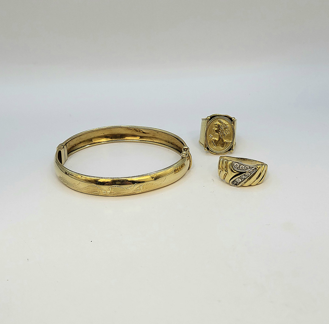 Bracciale e due anelli oro pietre 