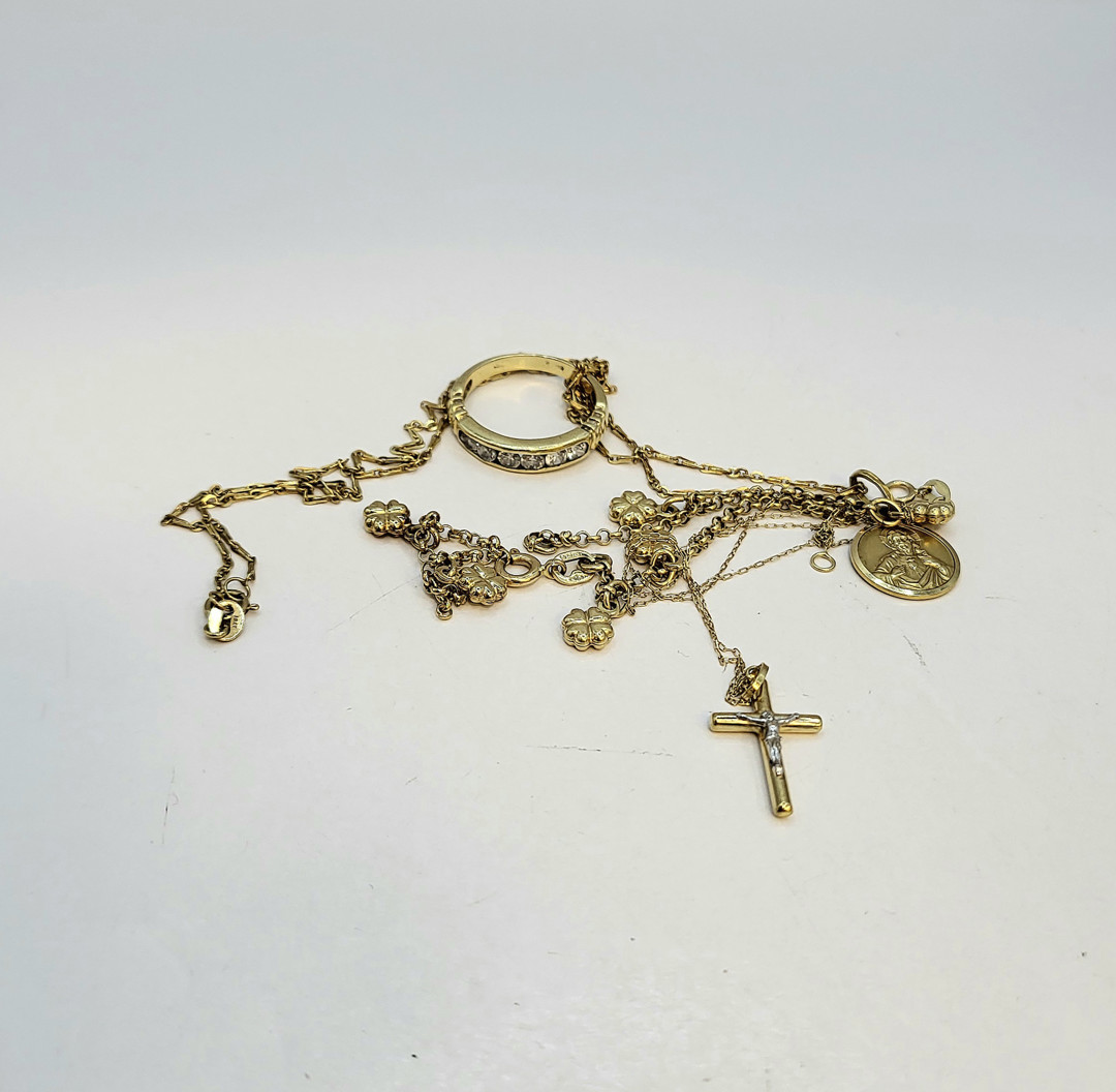 Vari oggetti oro pietre 