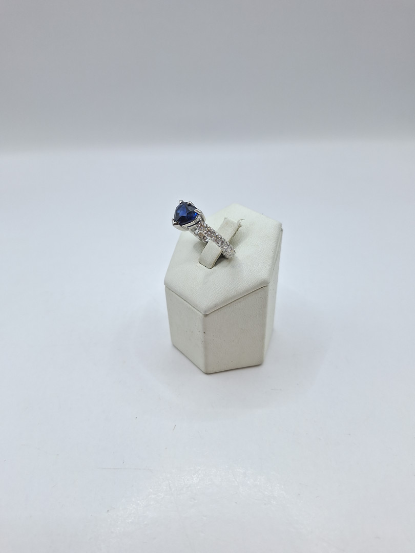 Anello oro pietra diamanti