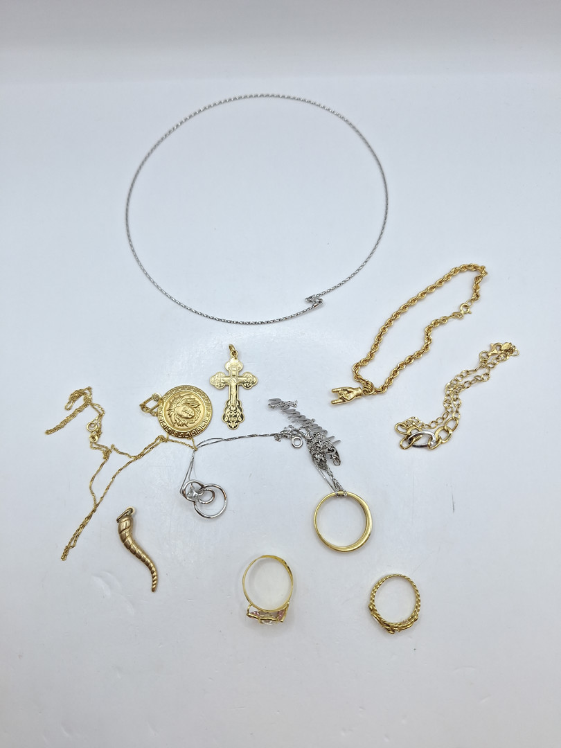 Vari oggetti in oro pietre 