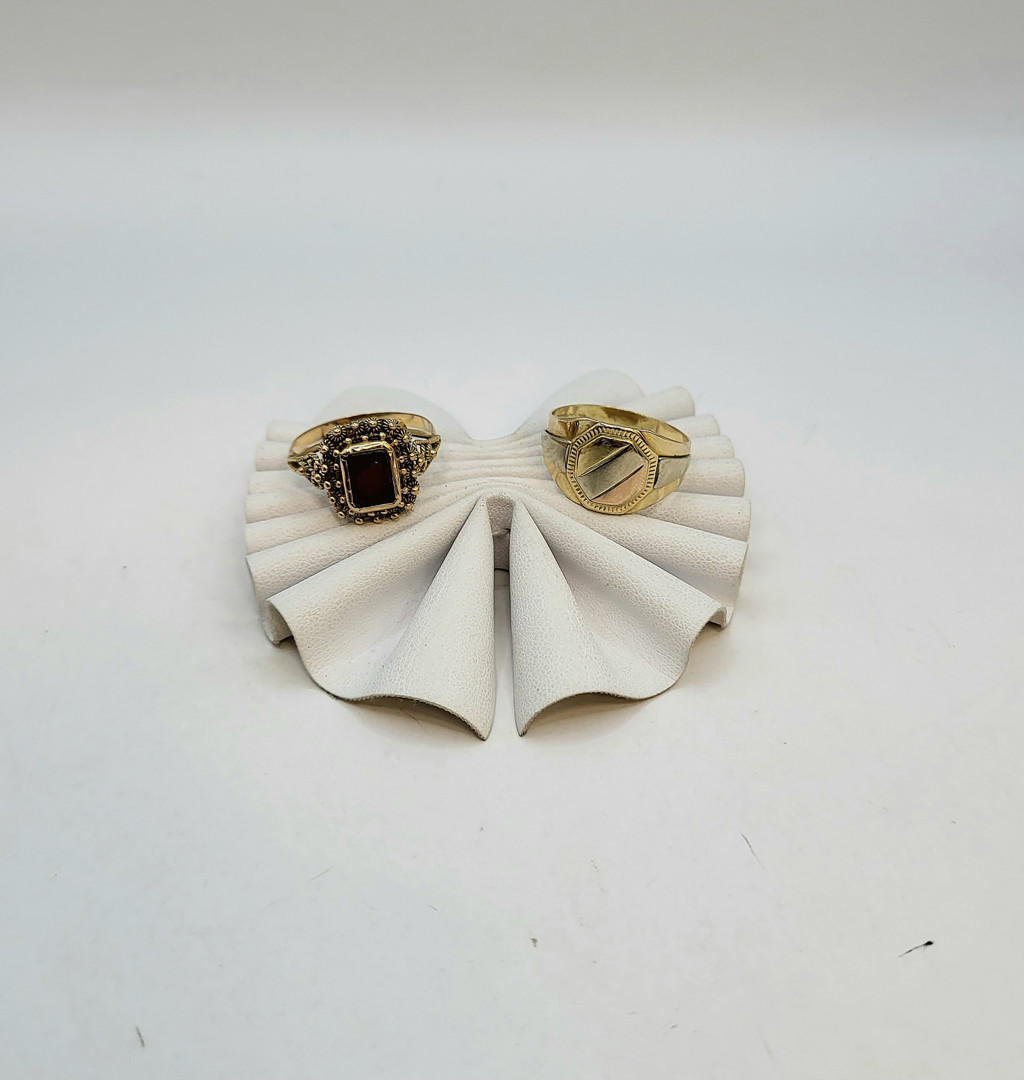 Due anelli oro pietra