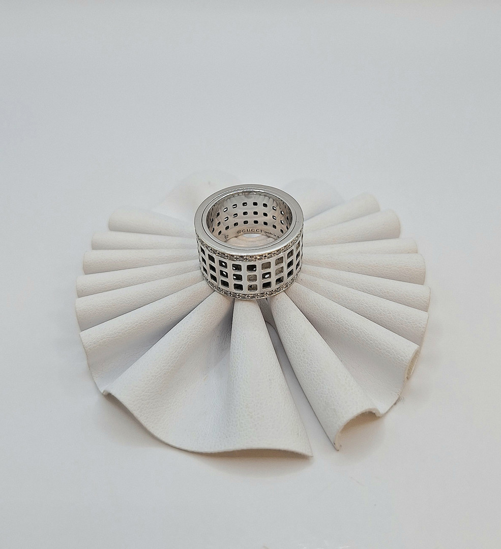 Anello a firma Gucci oro diamantini