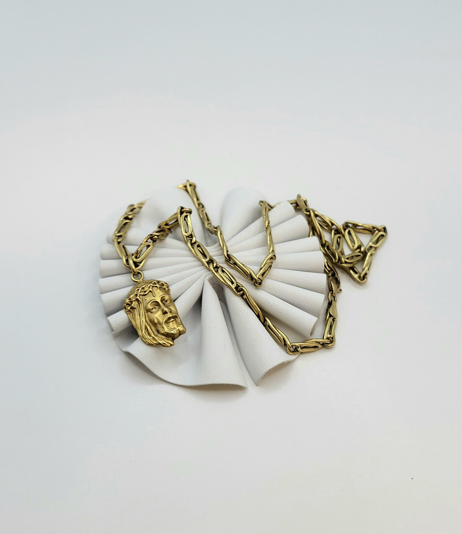 Collana e ciondolo oro