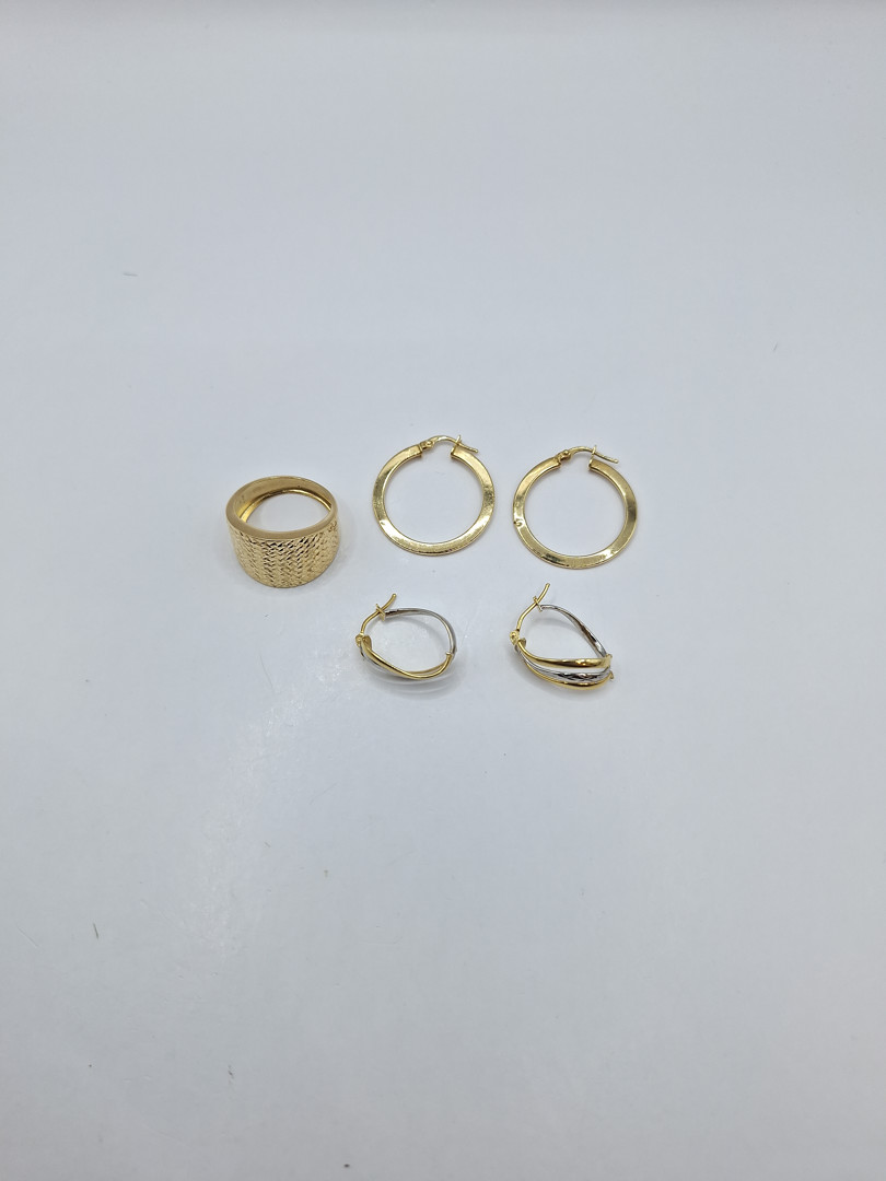 Anello e due paia orecchini oro