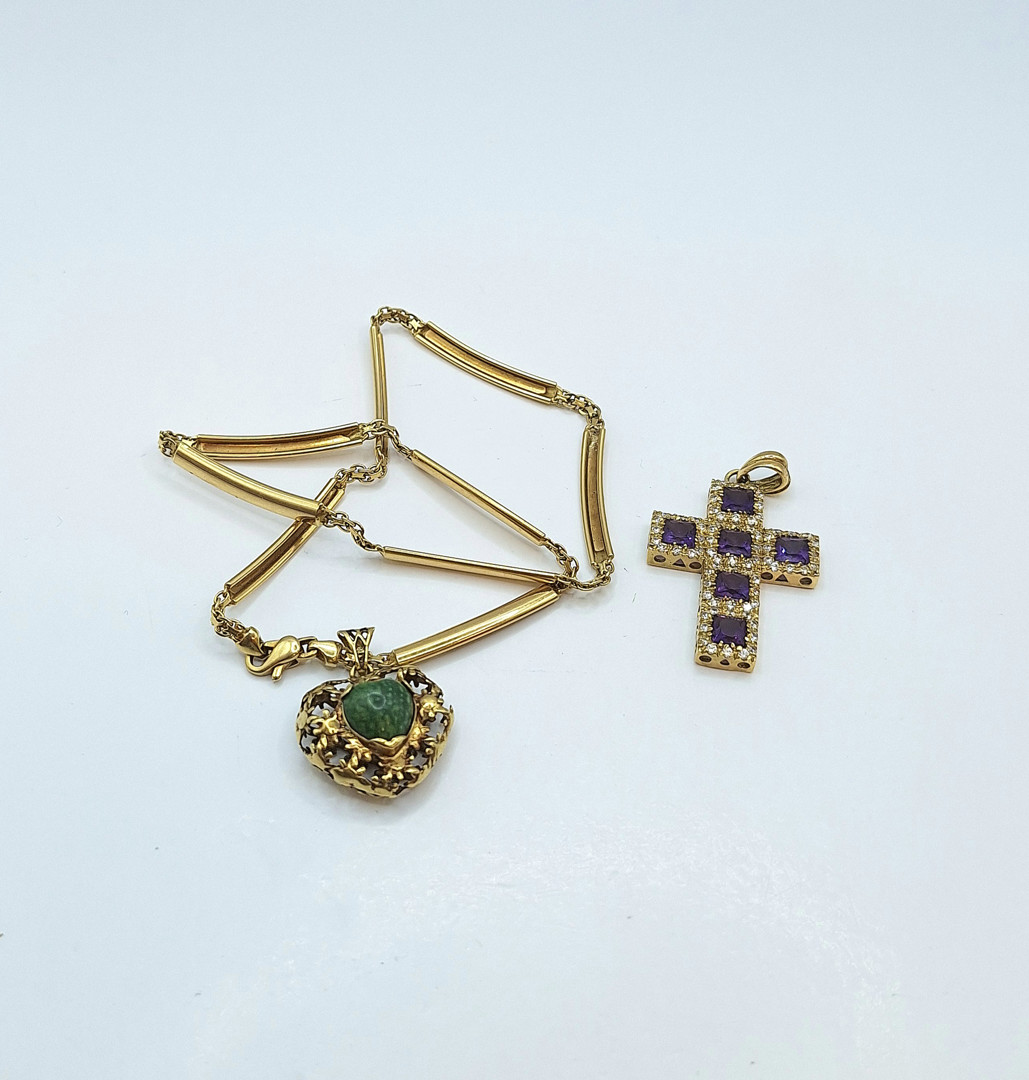 Collana e un paio di ciondoli oro pietre