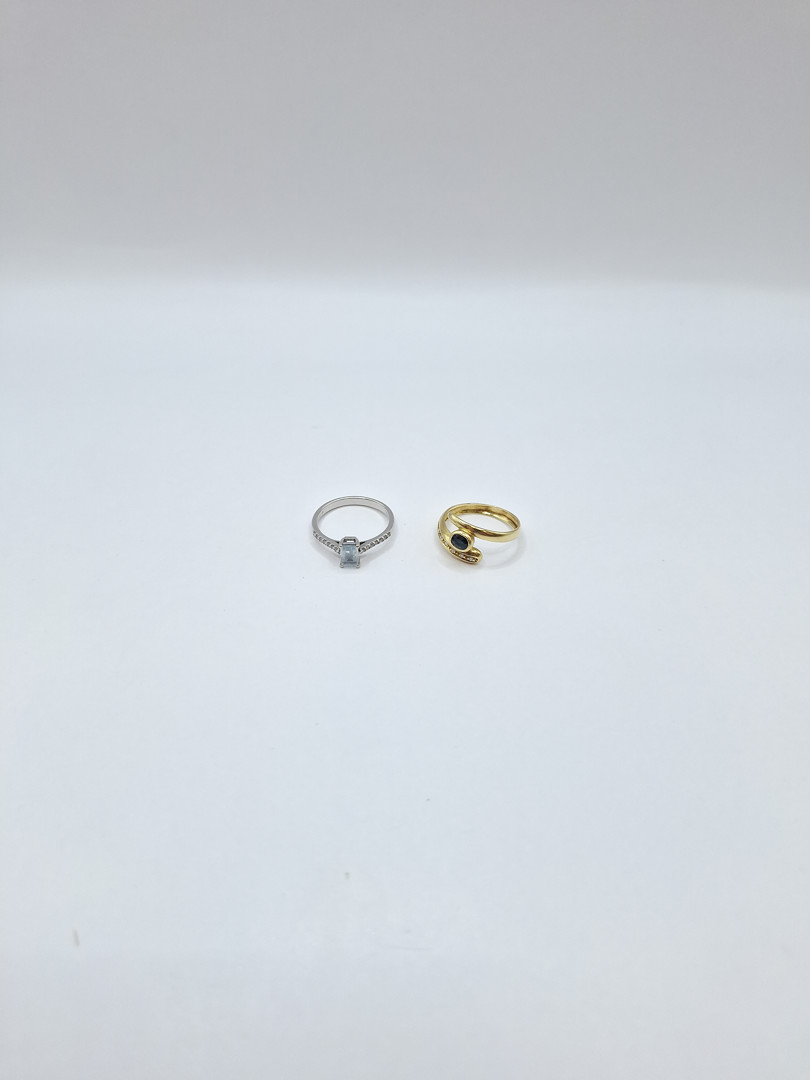 Due anelli oro pietre diamantini