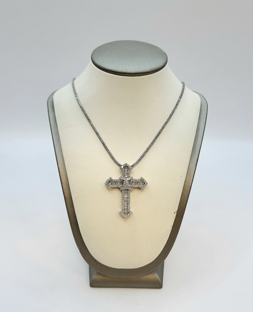 Collana e croce oro diamantini