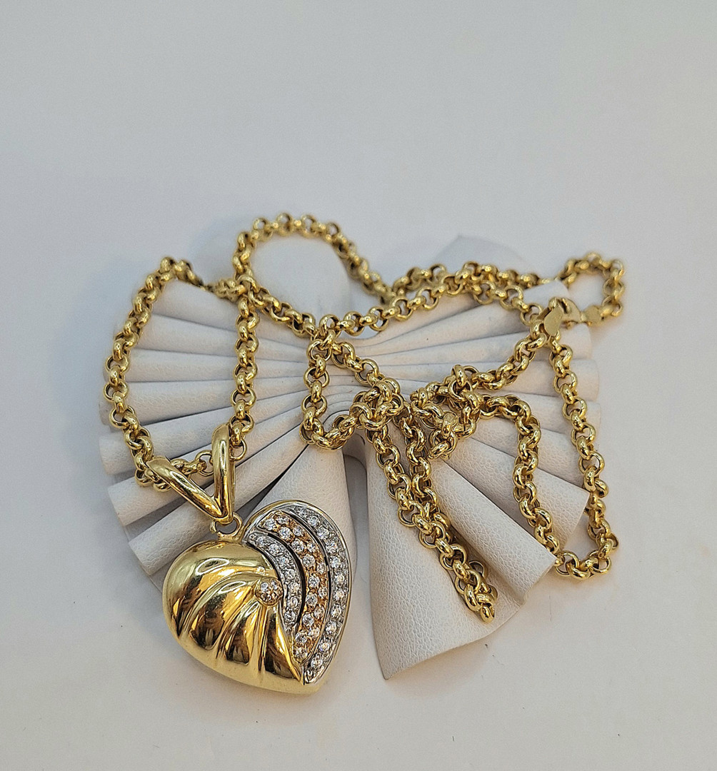 Collana e ciondolo oro pietre 