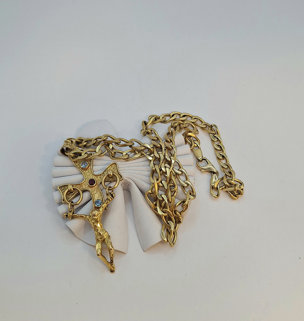 Collana e croce oro pietre