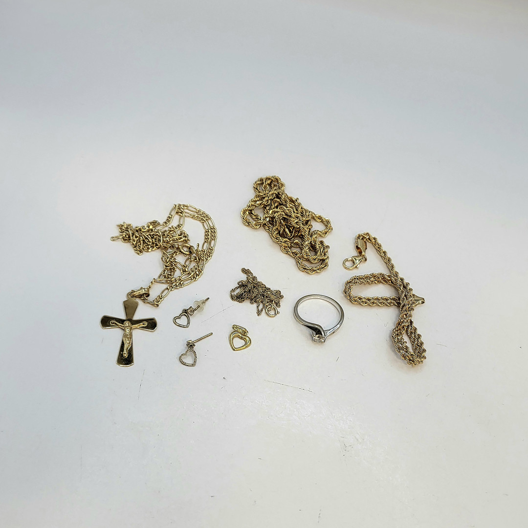 Vari oggetti oro diamante