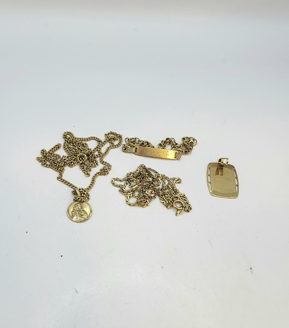 Vari oggetti oro pietre