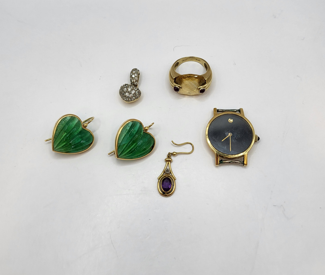 Vari oggetti oro pietre