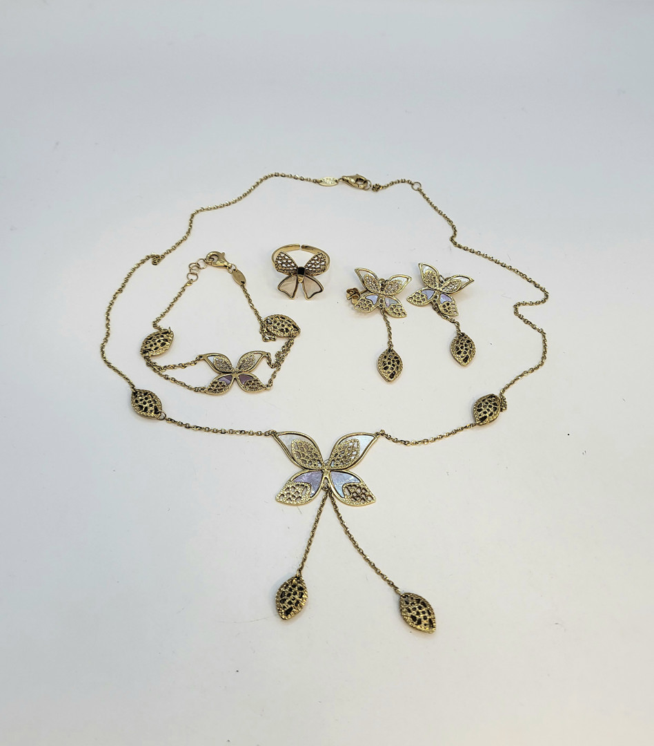 Bracciale collana anello e un paio di orecchini a firma Scanavin oro pietre