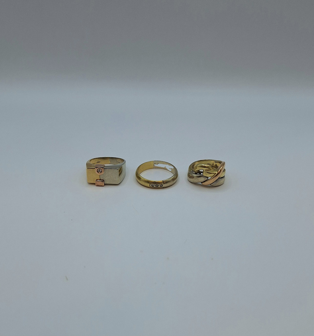 Tre anelli oro pietre