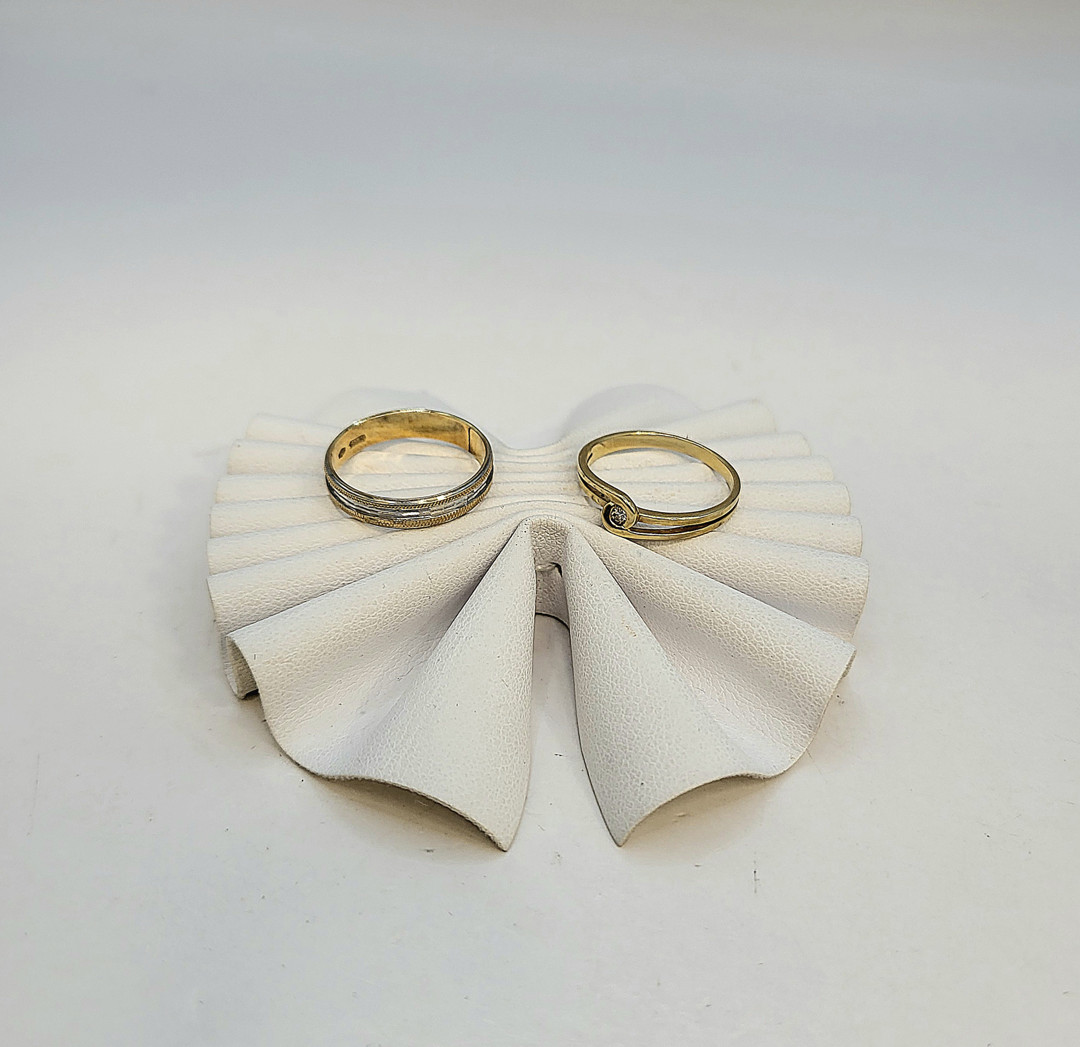 Due anelli oro diamantino