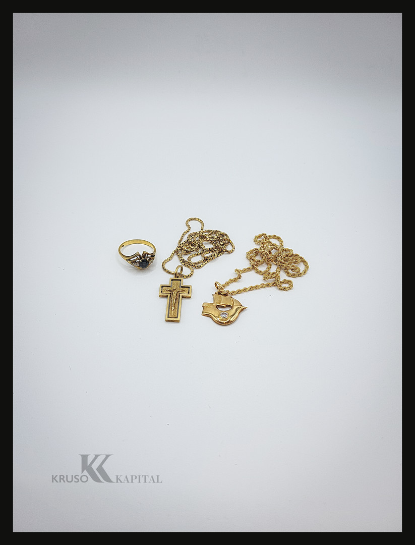 Anello due collane ciondolo oro pietre