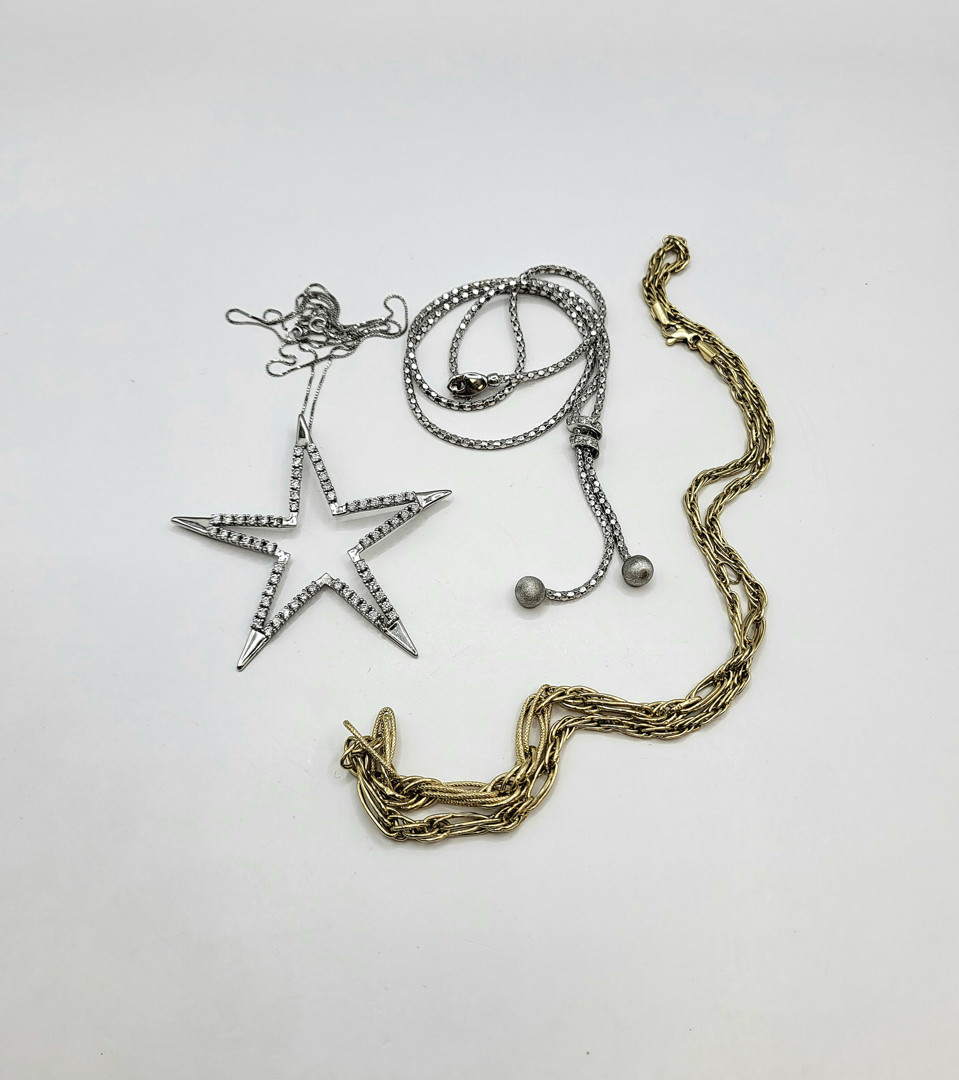 Tre collane e ciondolo oro pietre