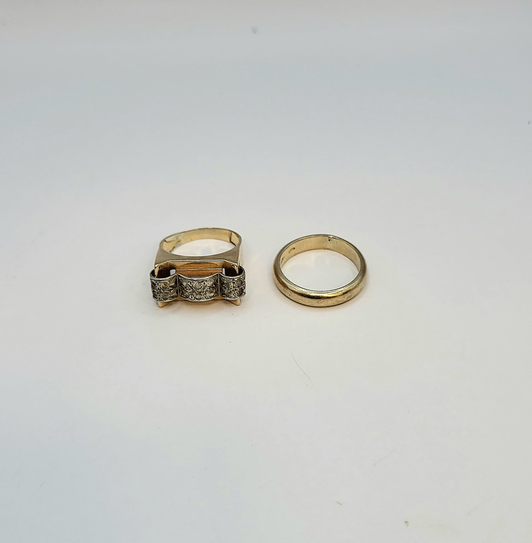 Due anelli oro pietre