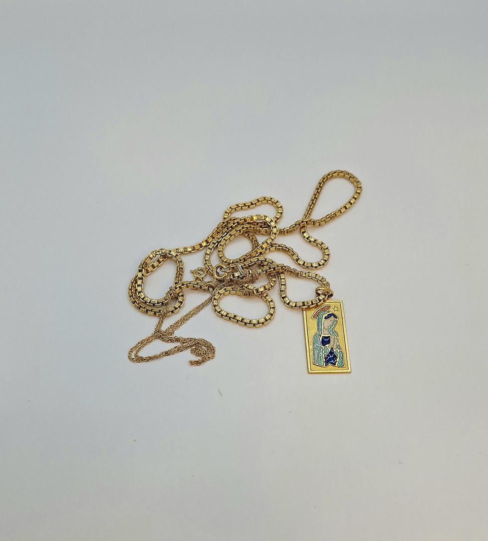 Due collane e ciondolo oro 