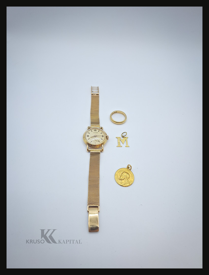 Anello orologio con bracciale e due ciondoli oro