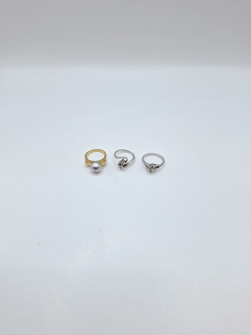 Tre anelli oro pietre perla