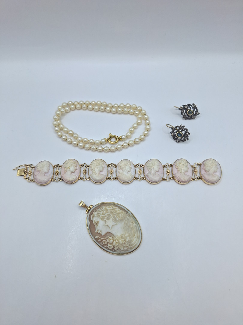 Vari oggetti oro perle argento