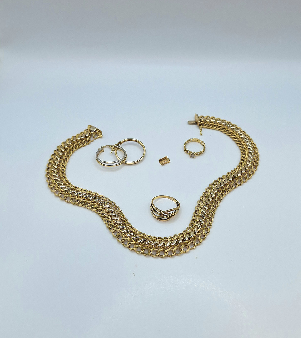 Collana un paio di orecchini e due anelli oro pietra 