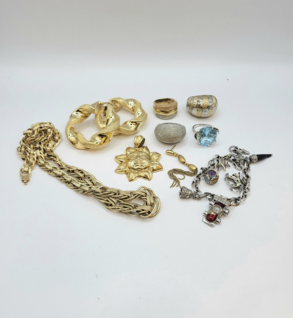 Vari oggetti oro pietre 