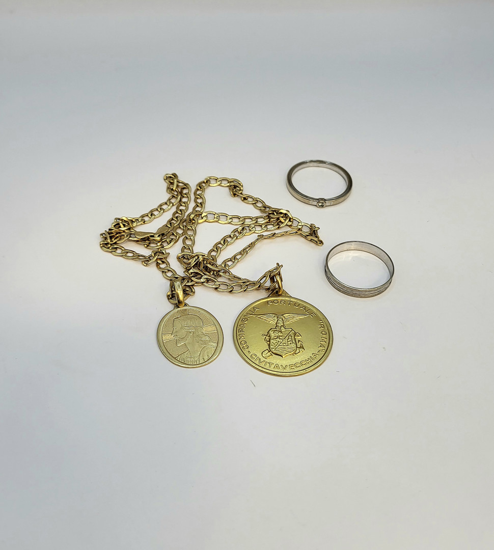 Vari oggetti oro diamantino