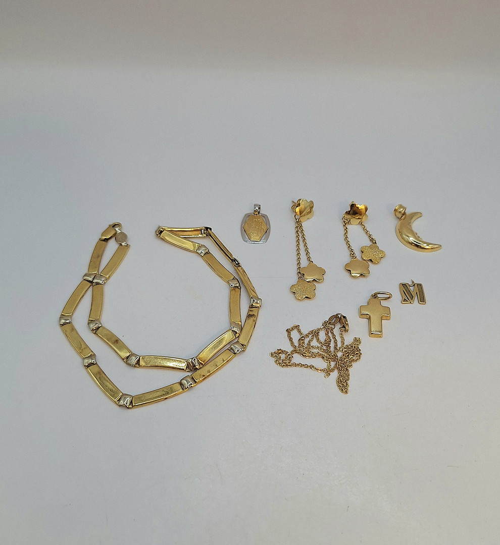 Vari oggetti in oro 