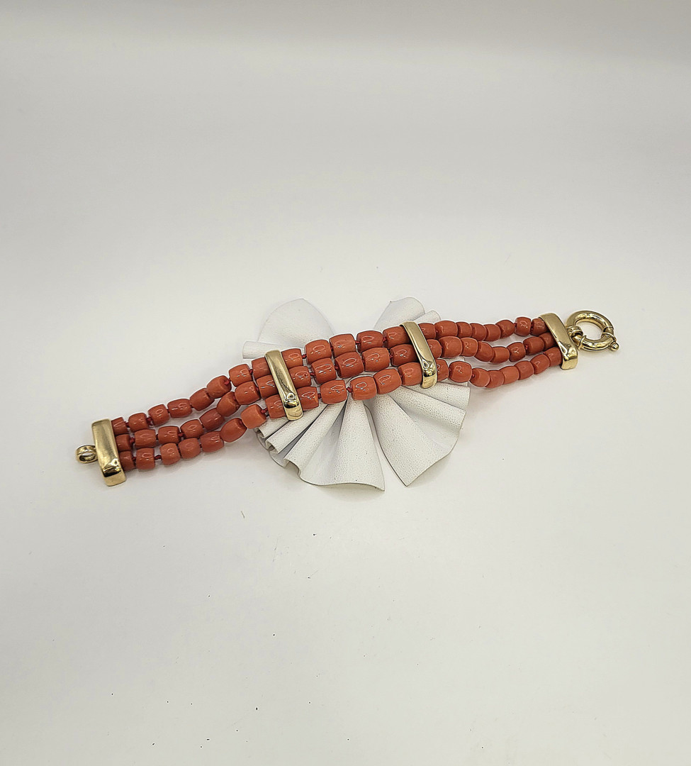 Bracciale corallo con chiusure oro 