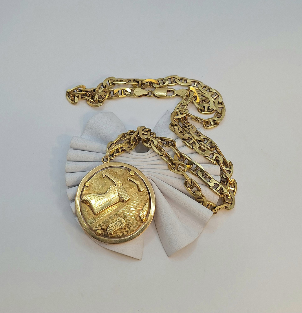 Collana e ciondolo oro