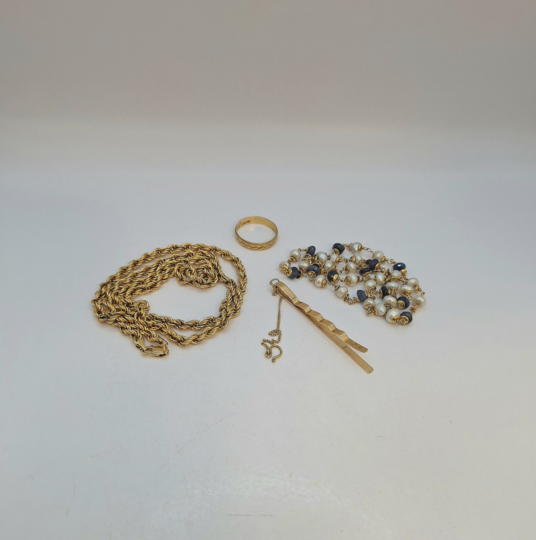 Vari oggetti oro pietre perle 