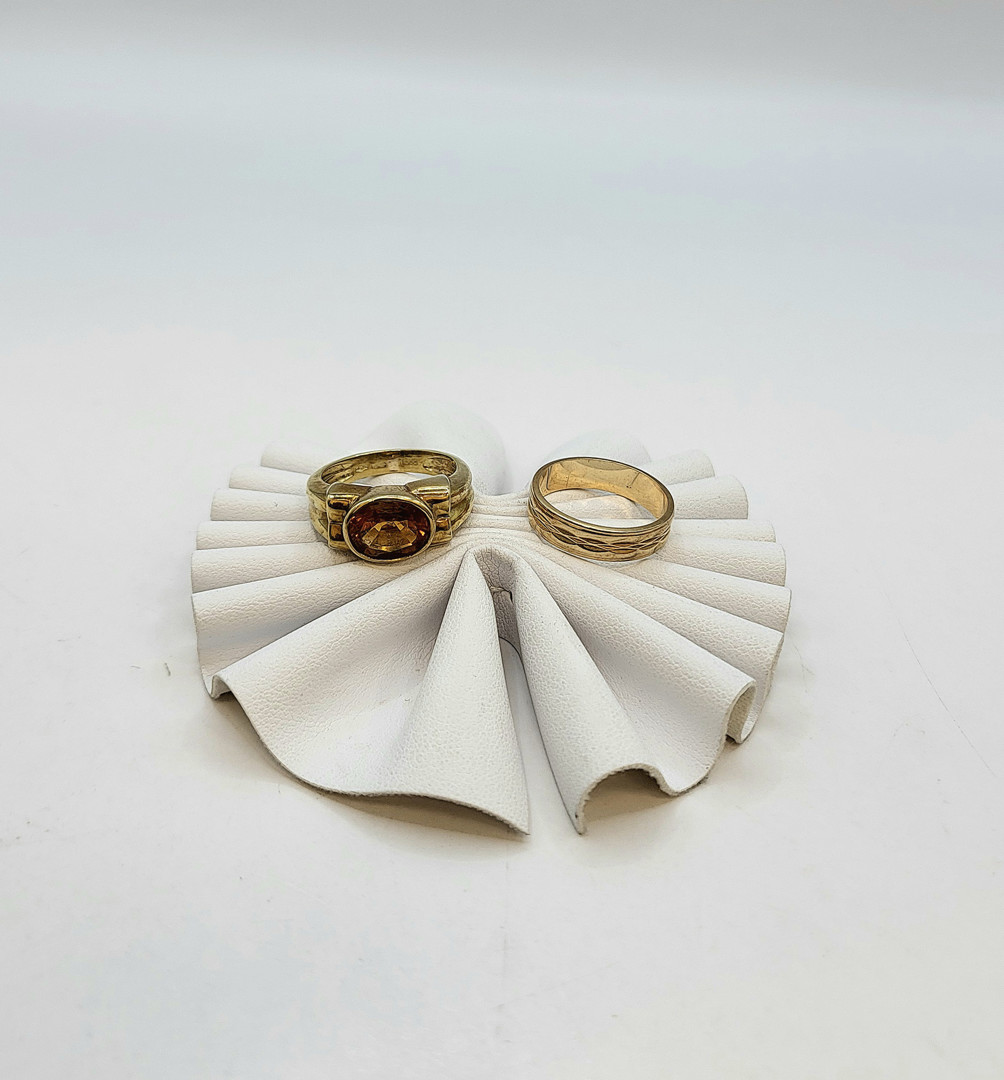 Due anelli oro pietra