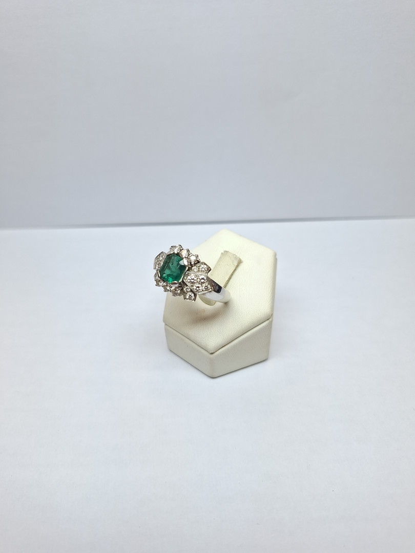 Anello oro pietra diamanti