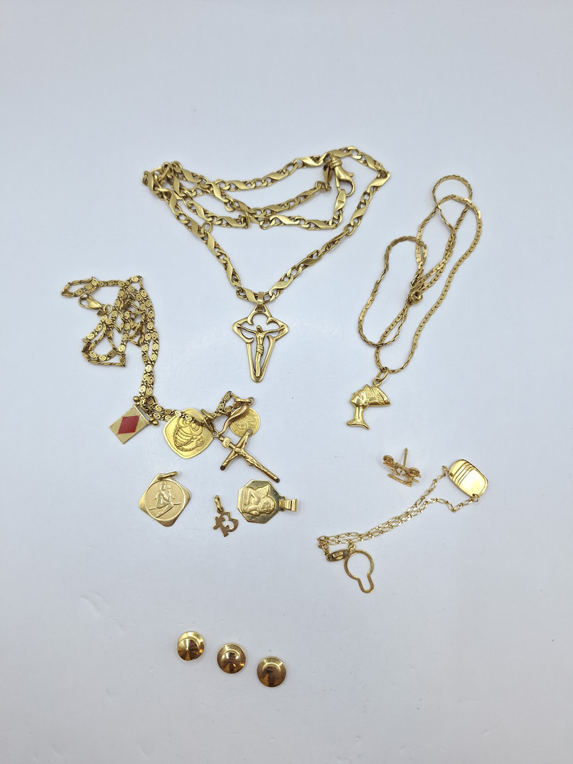 Vari oggetti in oro 