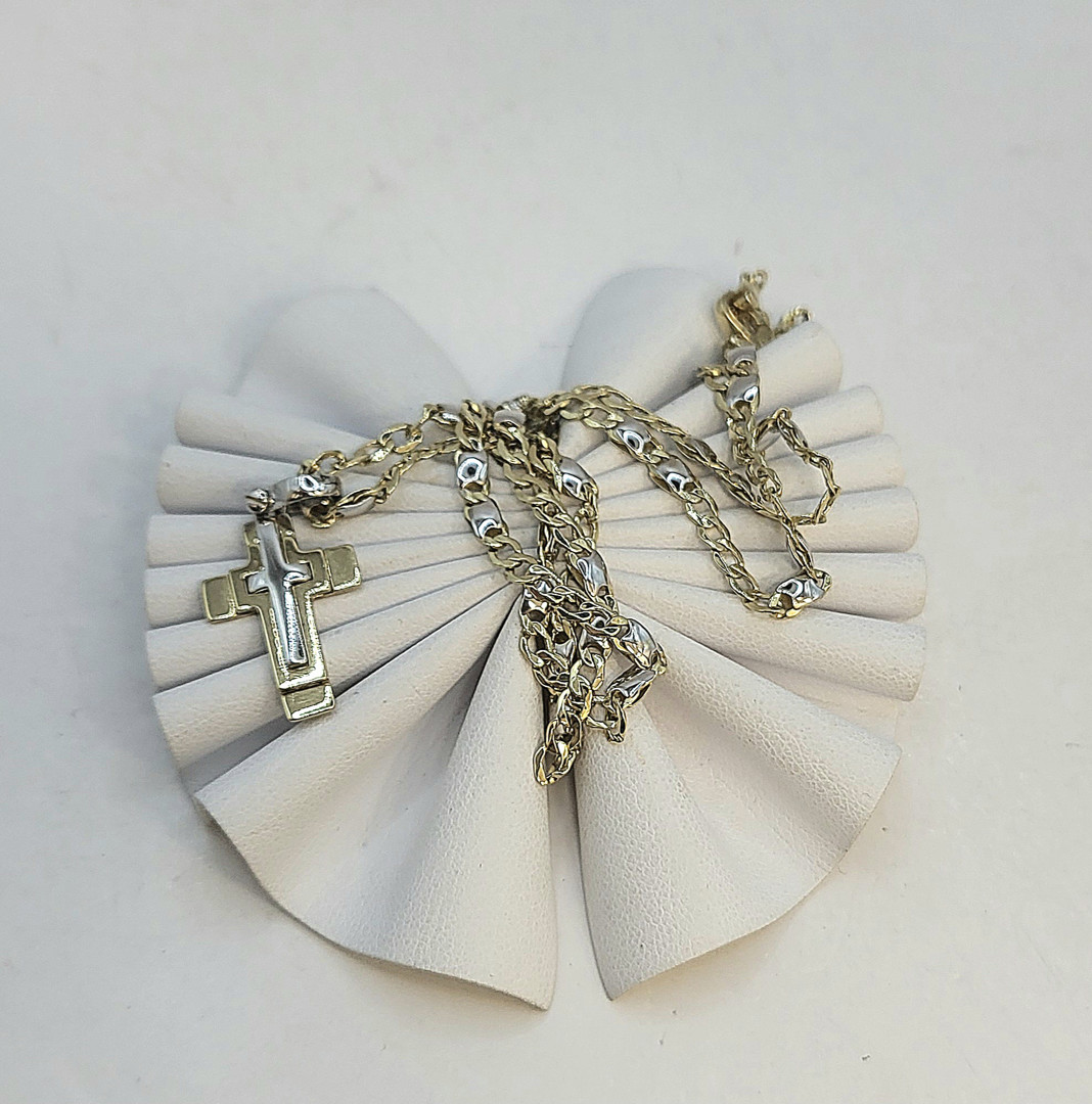 Collana e croce oro