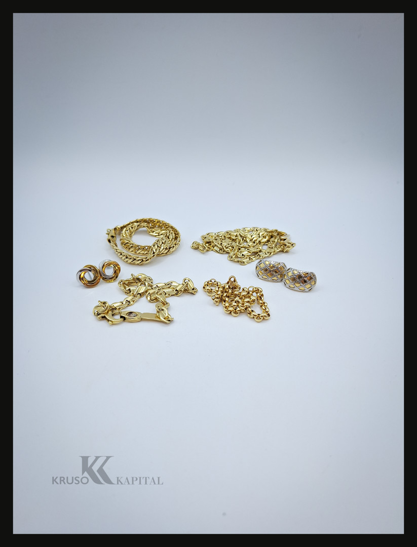 Collana due paia orecchini e tre bracciali oro 