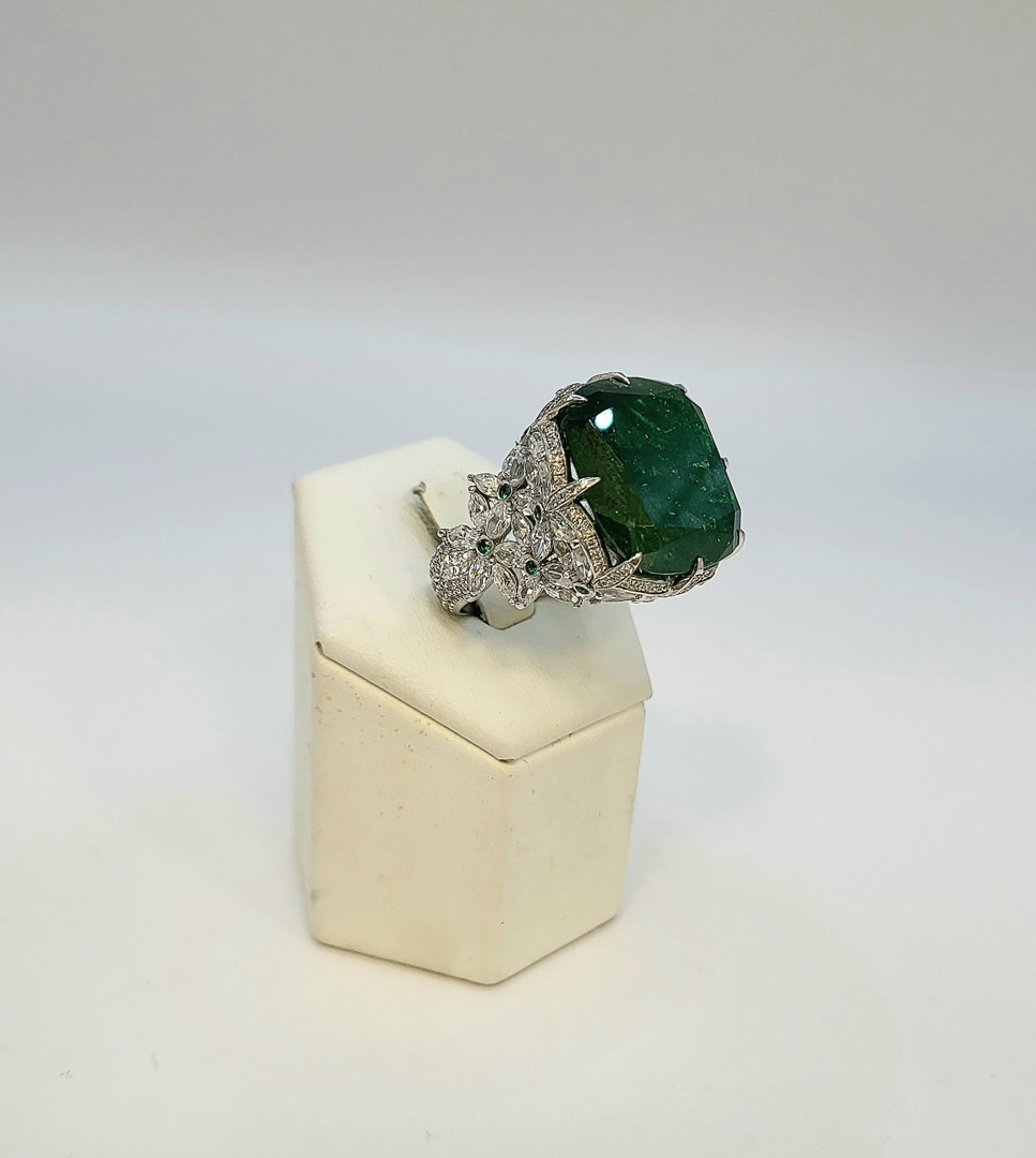 Anello oro pietre diamanti