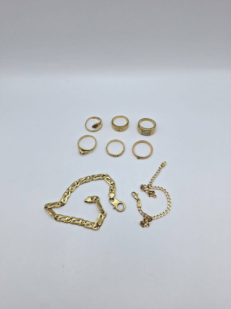 Vari oggetti in oro pietre diamantini 