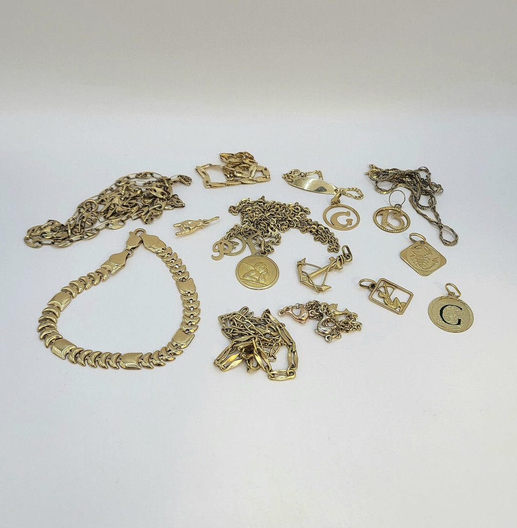 Vari oggetti oro smalti 