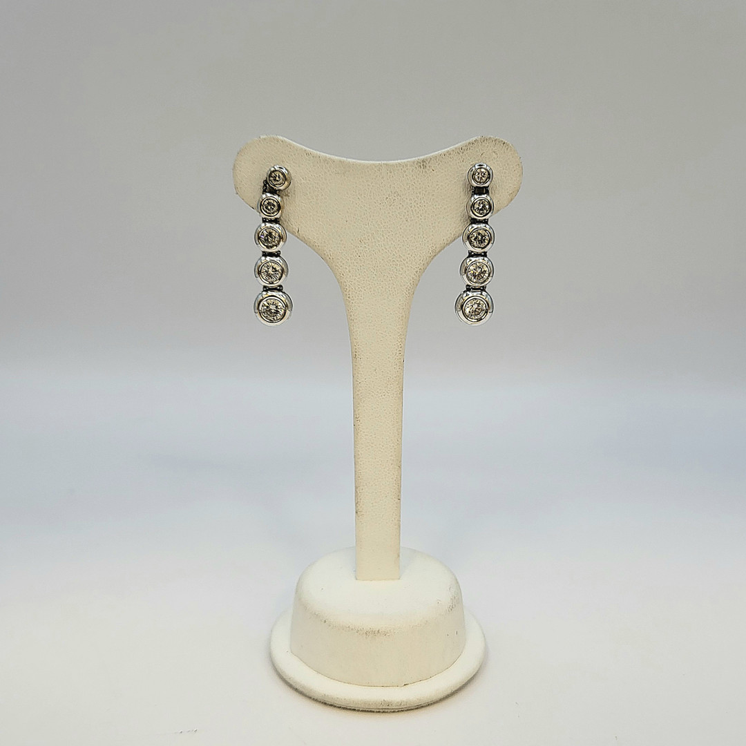 Paio orecchini oro diamanti