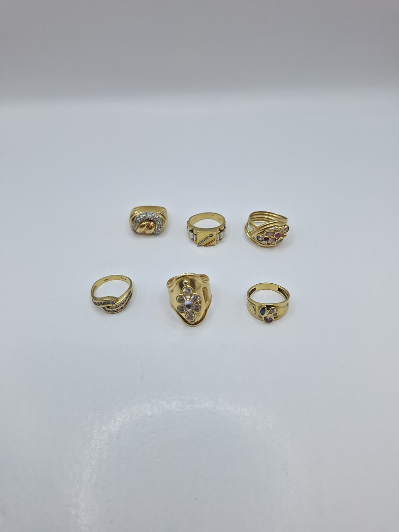 Sei anelli oro pietre 
