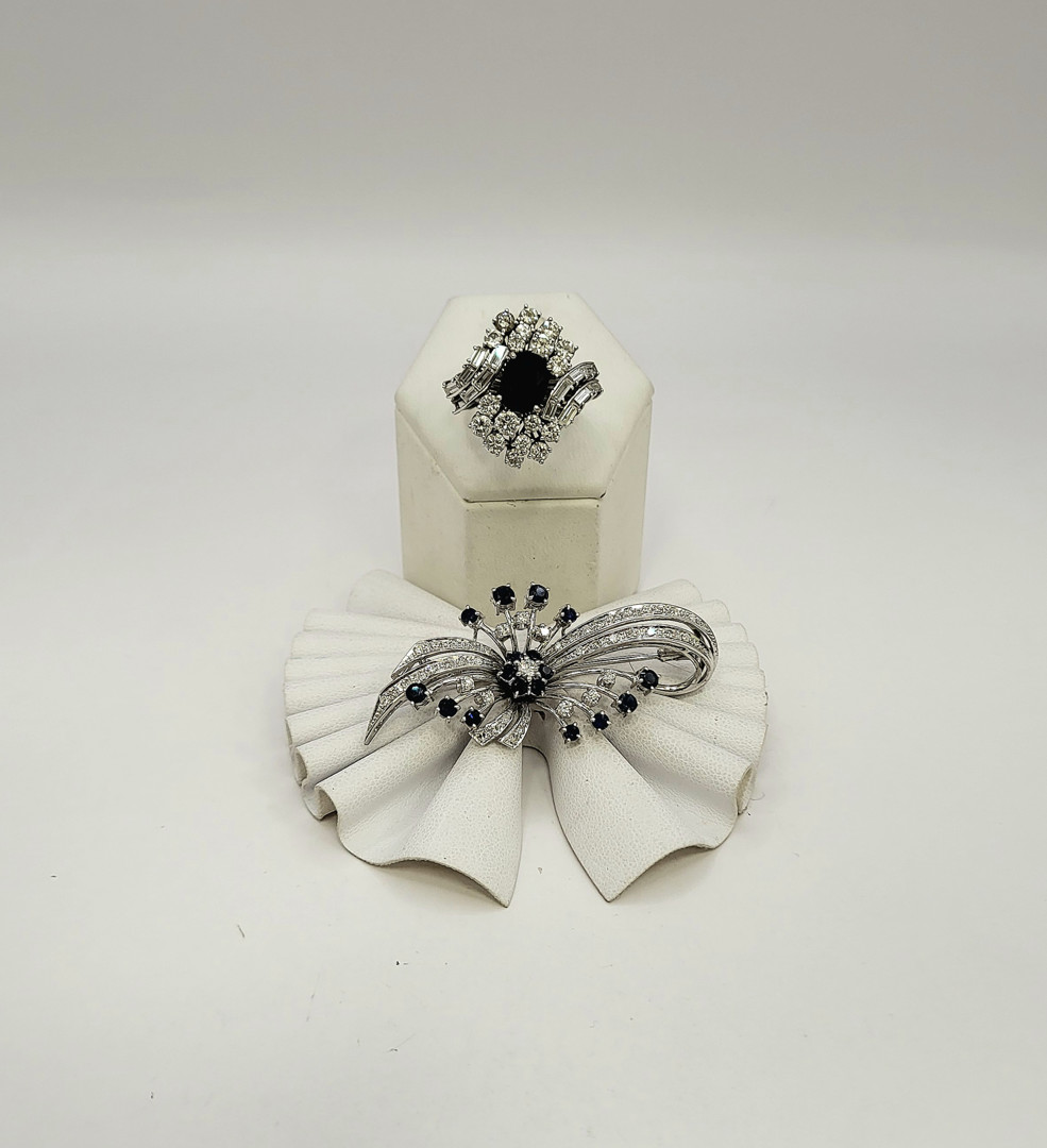 Anello e spilla oro pietre diamantini