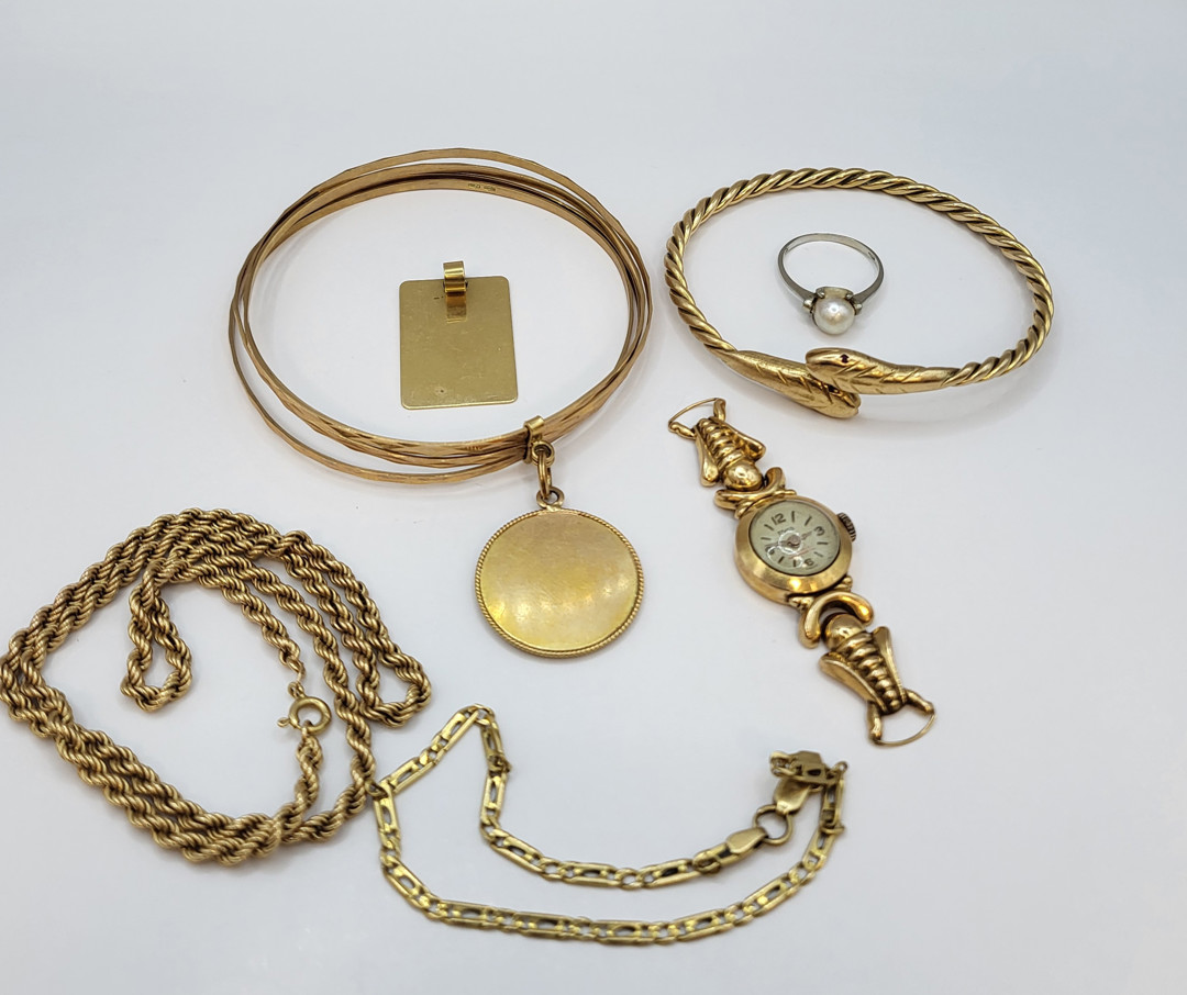 Vari oggetti oro perla