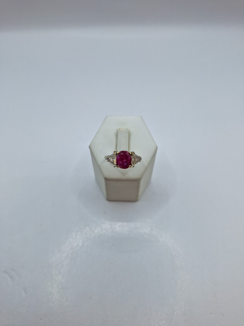 Anello oro pietra diamanti