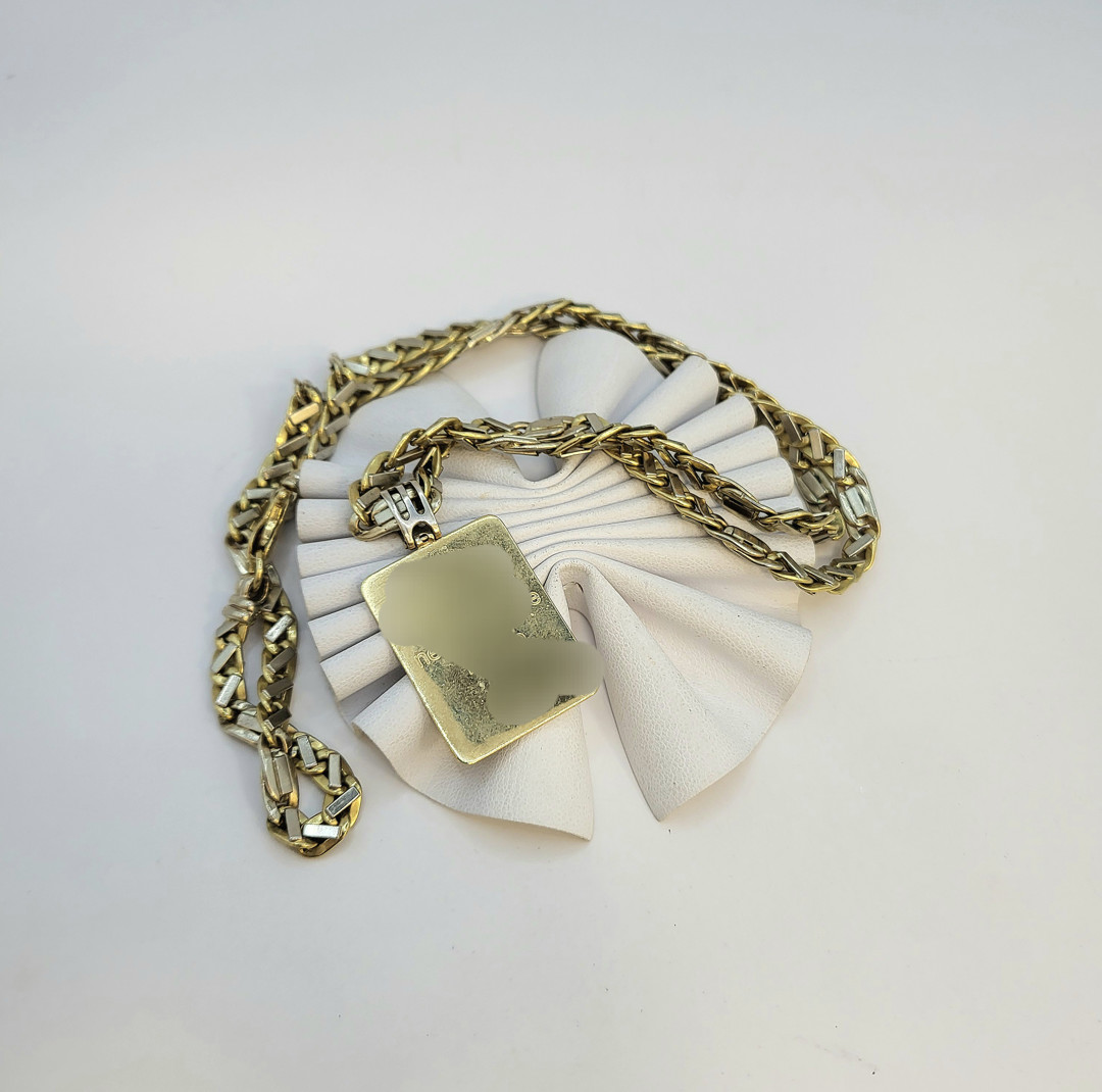 Collana e foto medaglia oro 