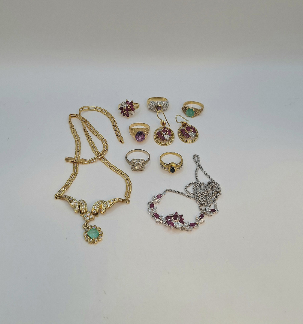 Vari  oggetti oro pietre diamantini 