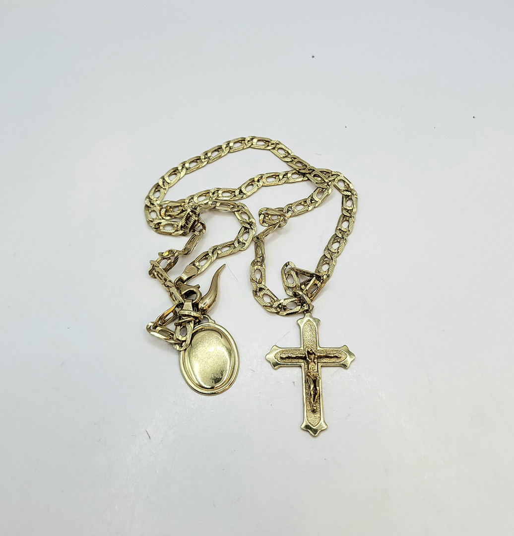 Collana e tre ciondoli oro